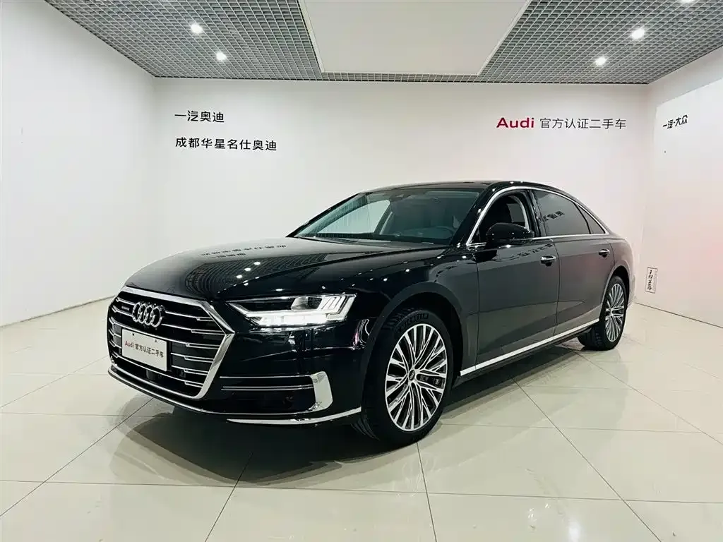 Audi A8 — фото 1