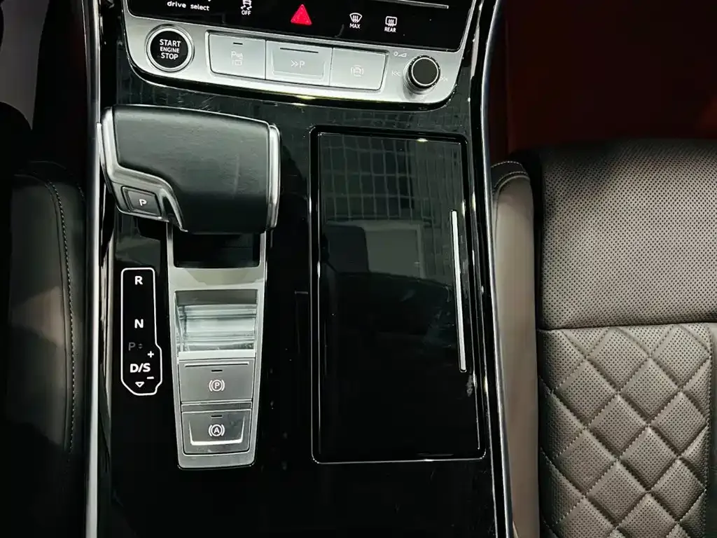 Audi A8 — фото 2