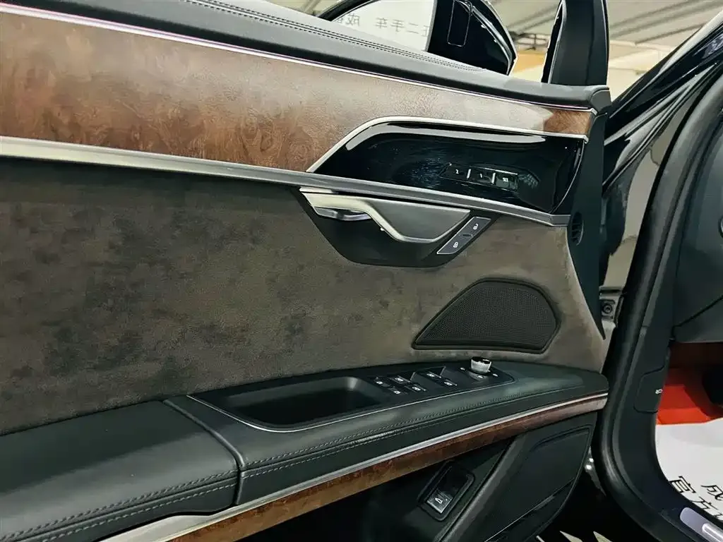 Audi A8 — фото 4