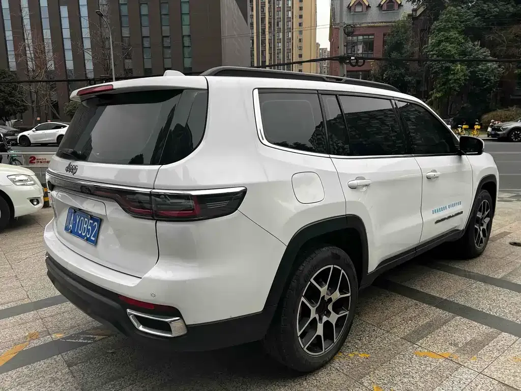 Jeep Grand Commander 2022 из CN, фото 10