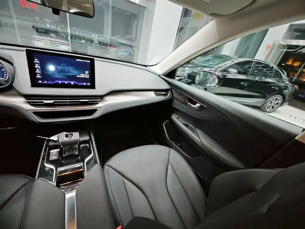 Hongqi E-QM5 — фото 10