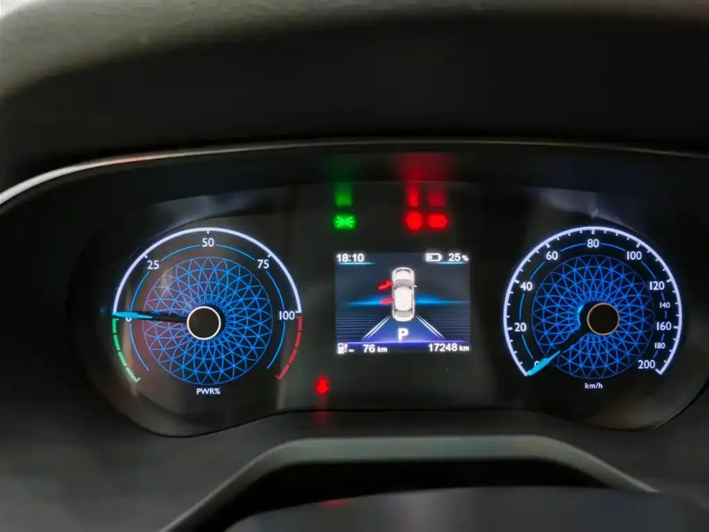 Hongqi E-QM5 — фото 6