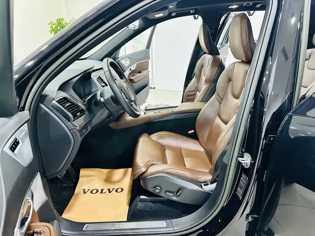 Volvo XC90 — фото 6