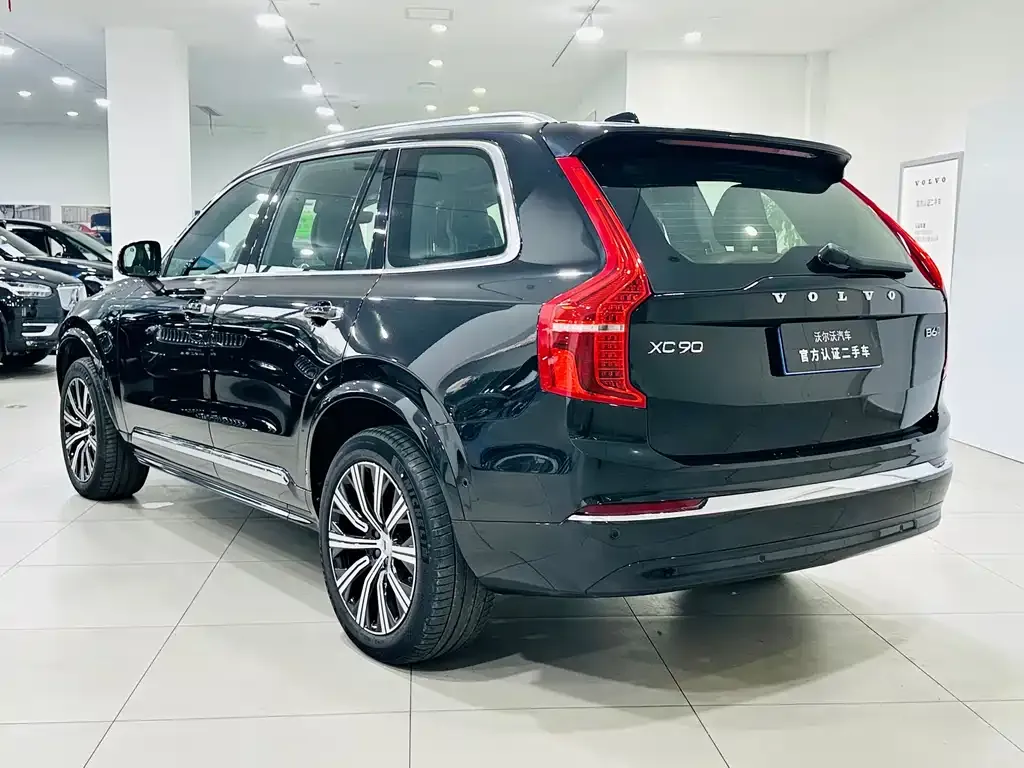 Volvo XC90 — фото 8