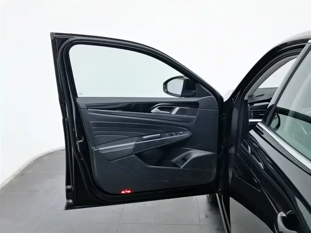 Volkswagen Passat New Energy 2023 из CN, фото 3