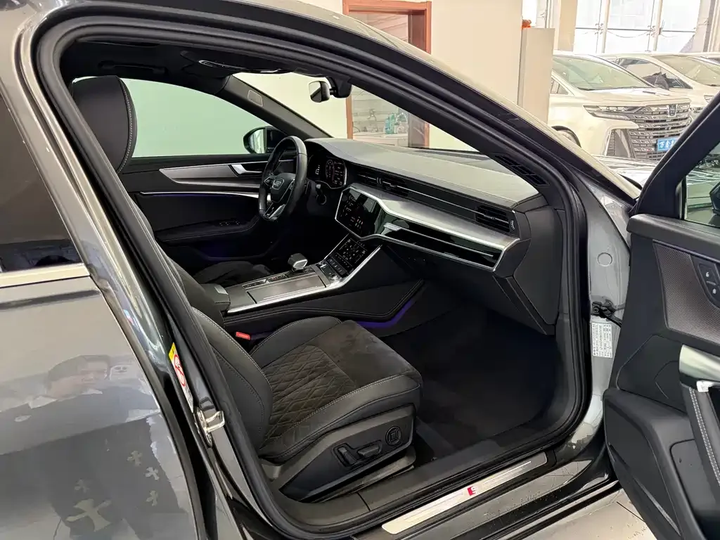Audi A6L 2021 из CN, фото 4