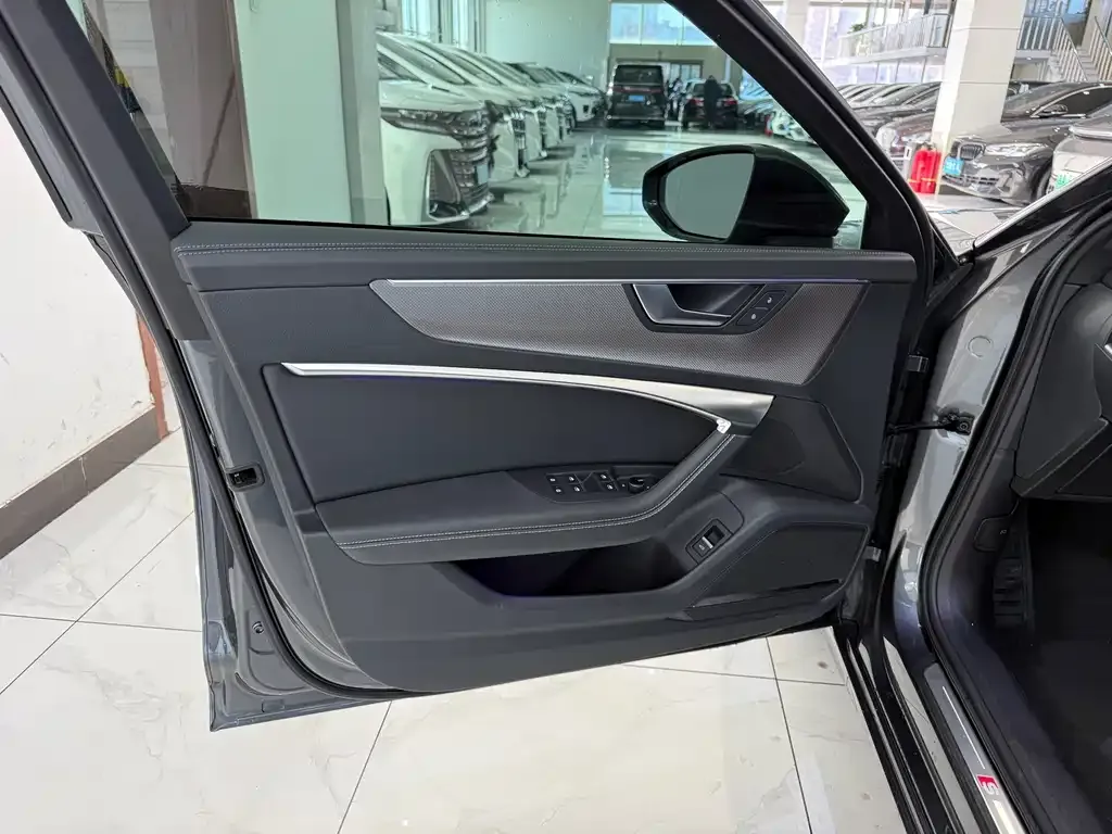 Audi A6L 2021 из CN, фото 8