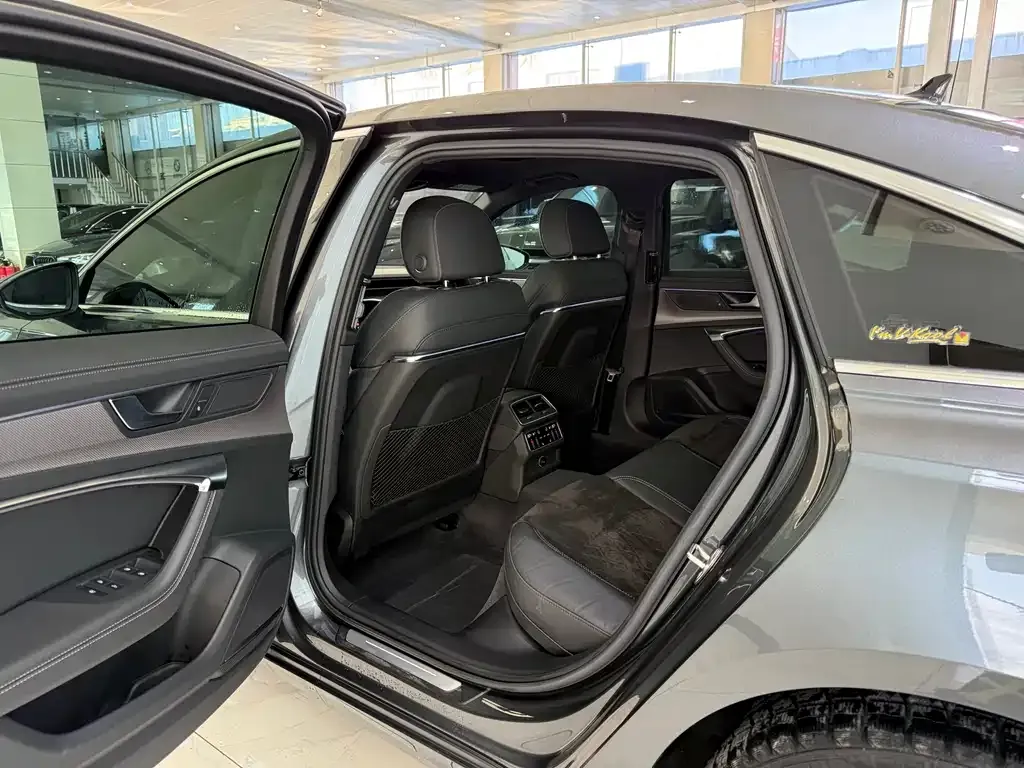 Audi A6L 2021 из CN, фото 7