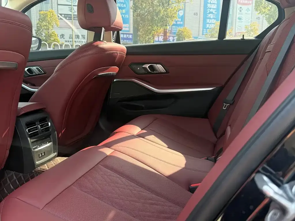 BMW 3 Series 2023 из CN, фото 2