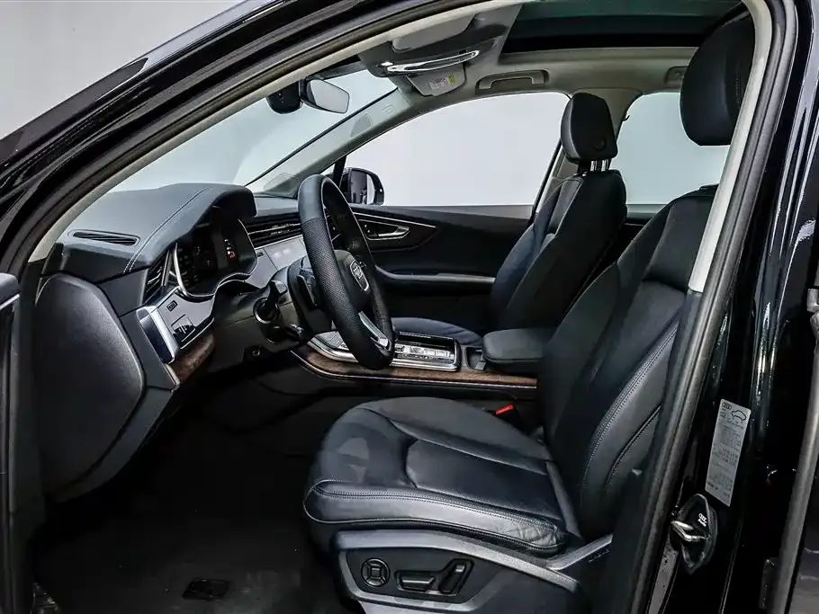Audi Q7 2024 из CN, фото 10
