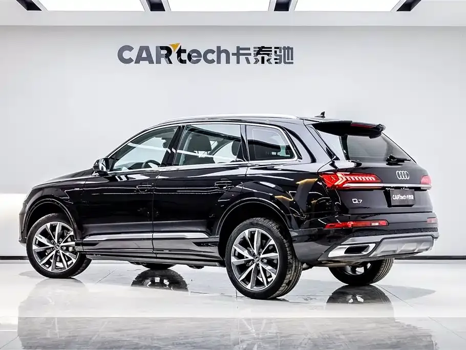 Audi Q7 2024 из CN, фото 9