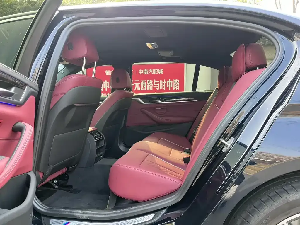 BMW 5 Series 2023 из CN, фото 6