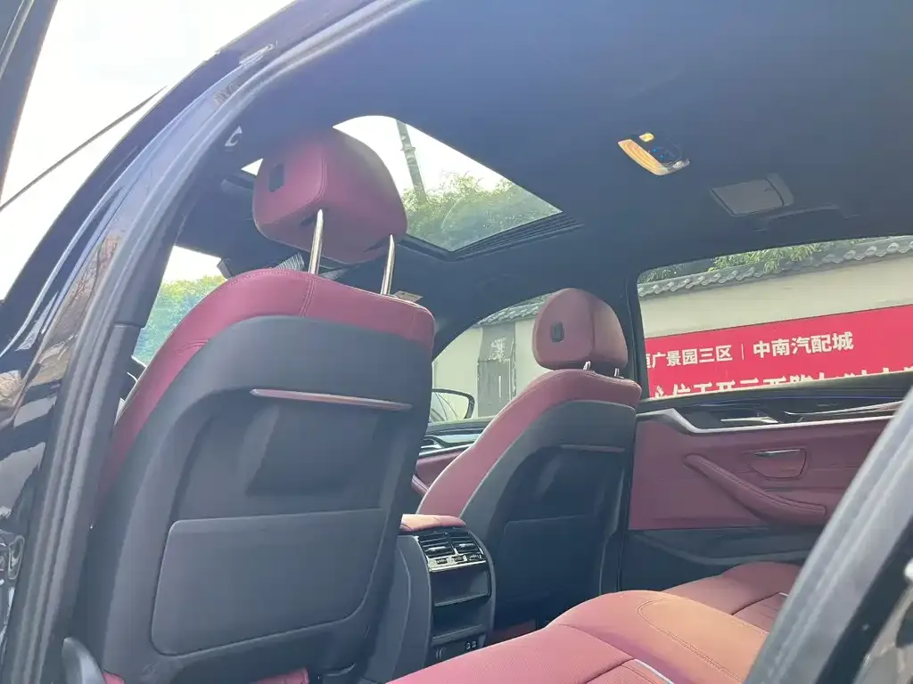 BMW 5 Series 2023 из CN, фото 2