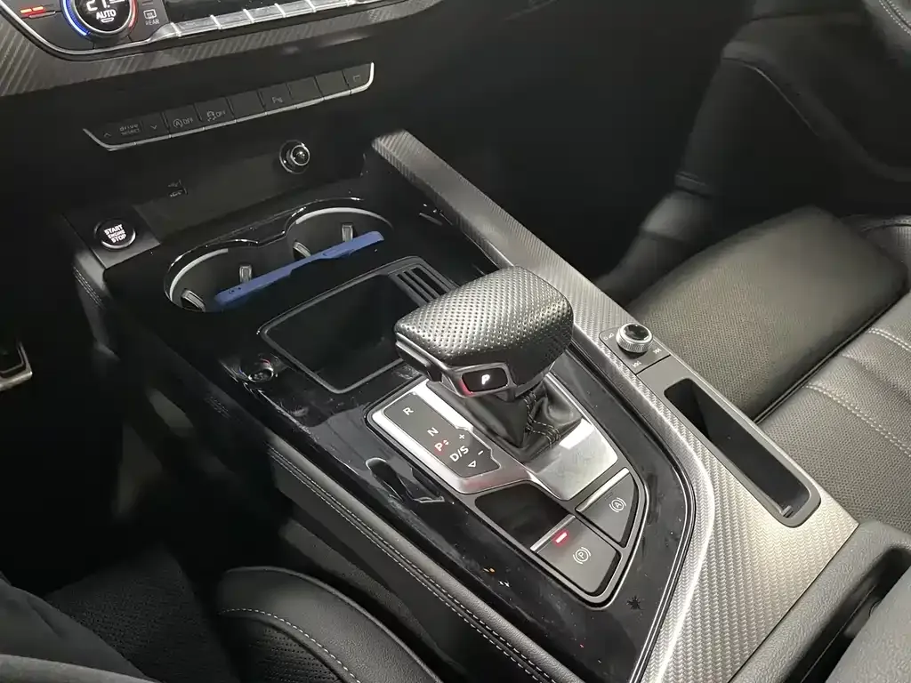 Audi A4L 2024 из CN, фото 8