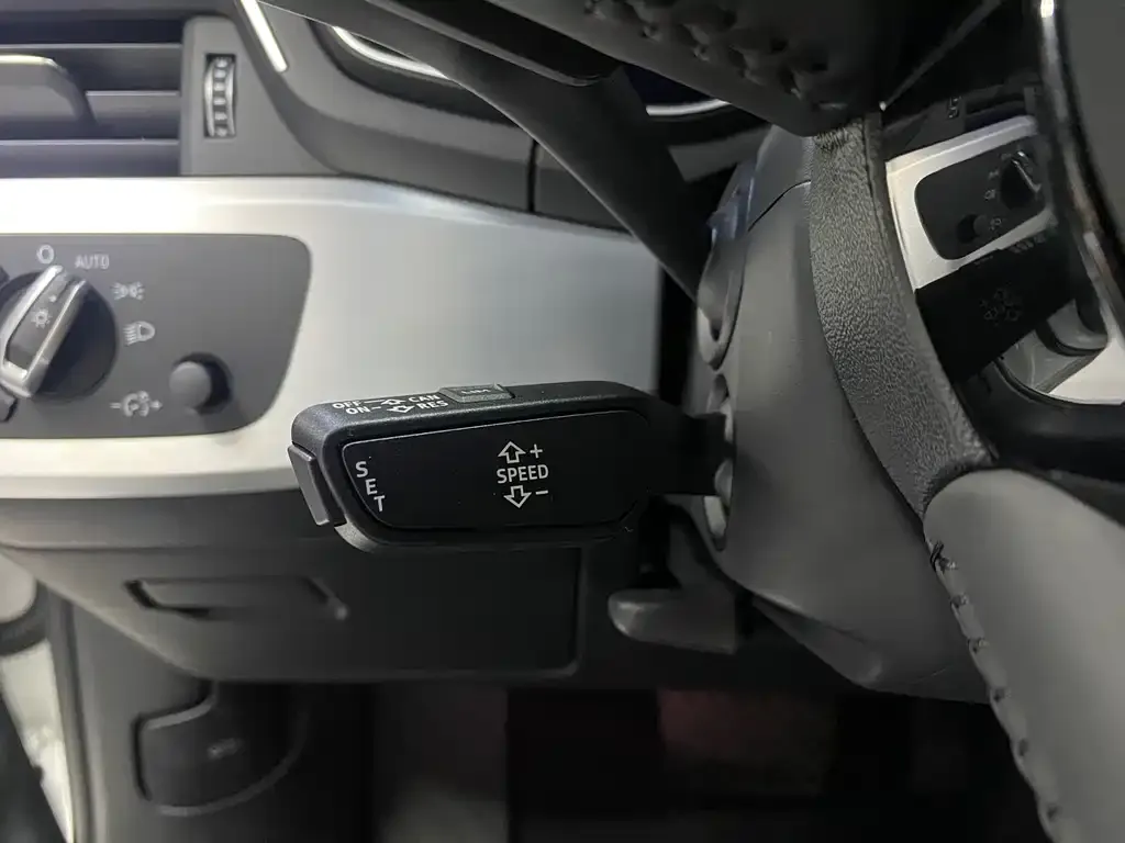 Audi A4L 2021 из CN, фото 2