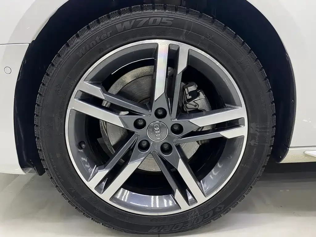 Audi A4L 2021 из CN, фото 7
