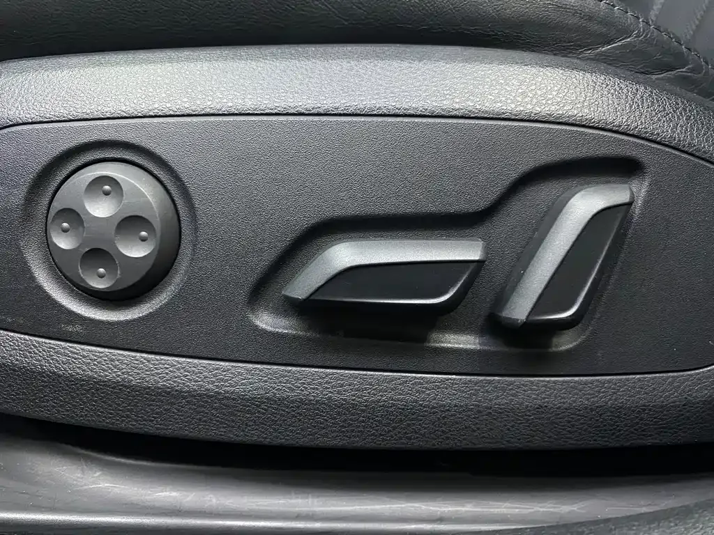 Audi A4L 2021 из CN, фото 9