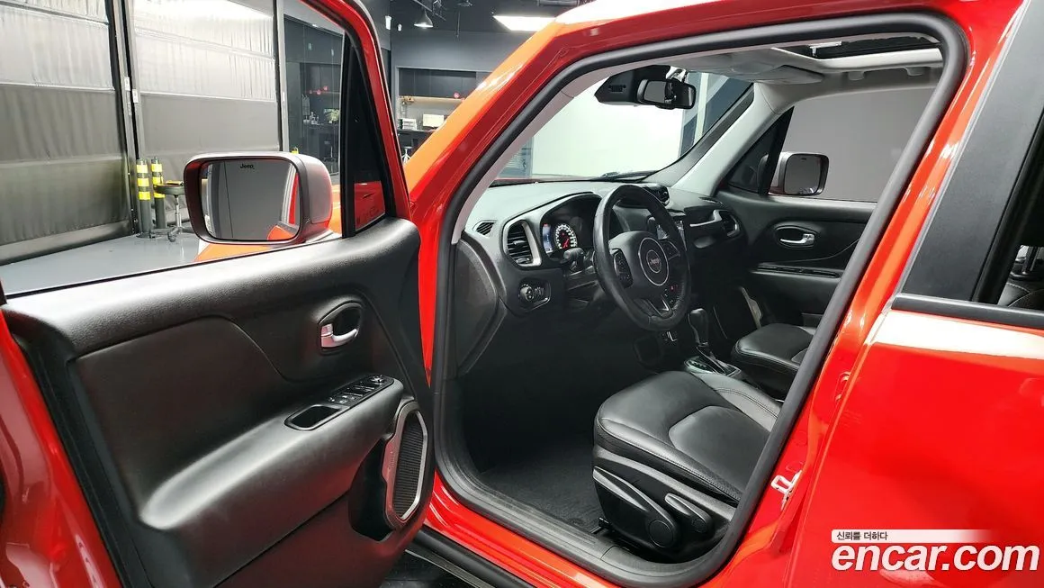Jeep Renegade — фото 10