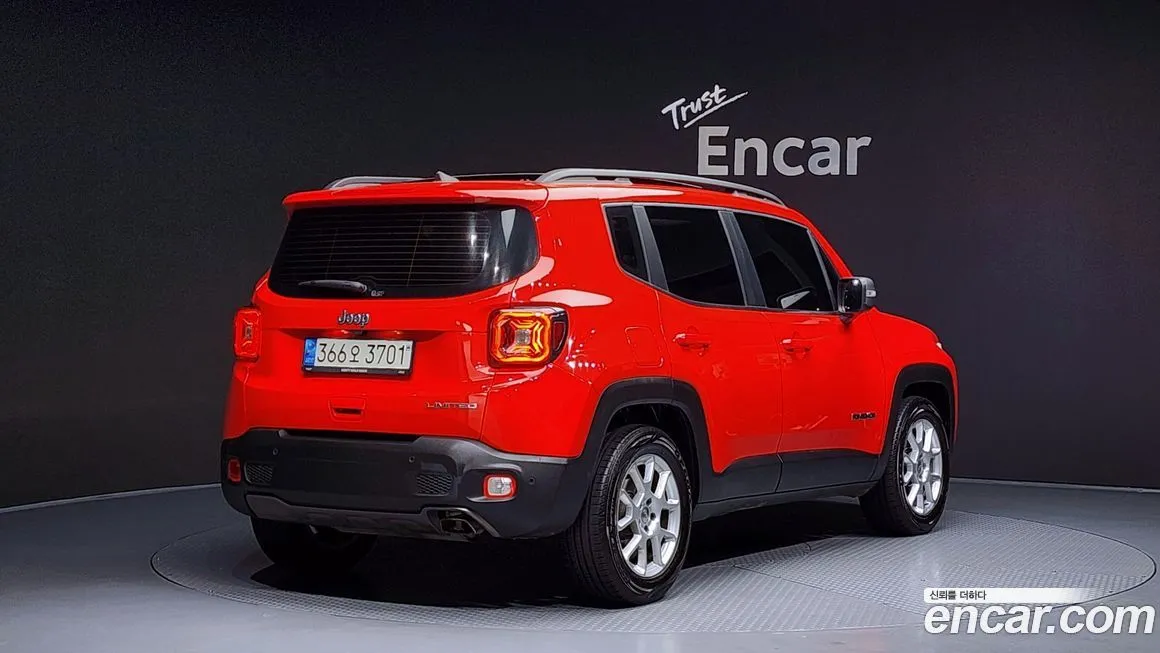 Jeep Renegade — фото 9