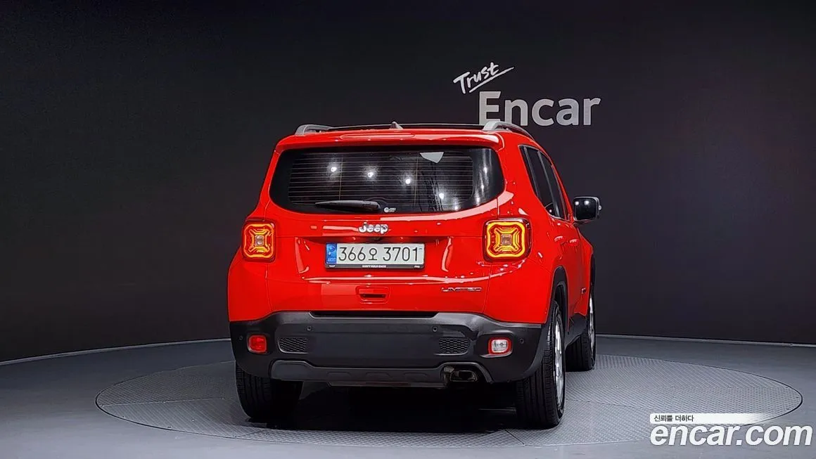 Jeep Renegade — фото 3