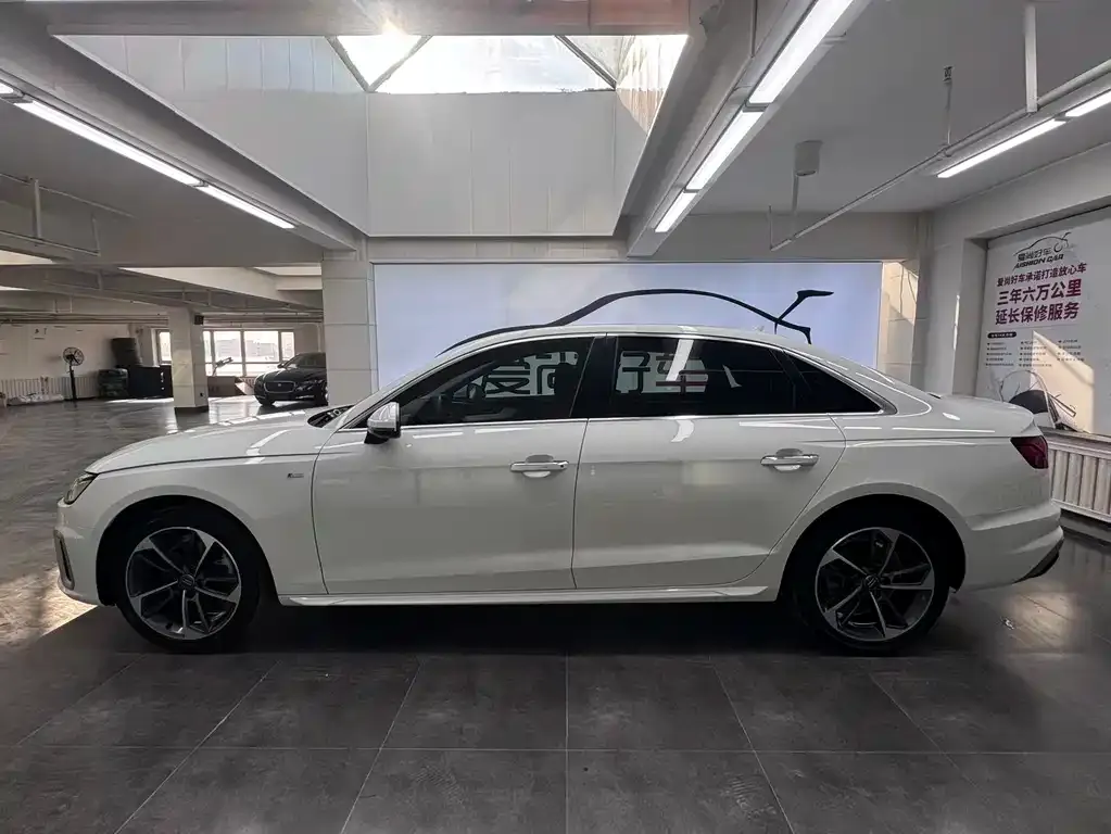 Audi A4L 2021 из CN, фото 8