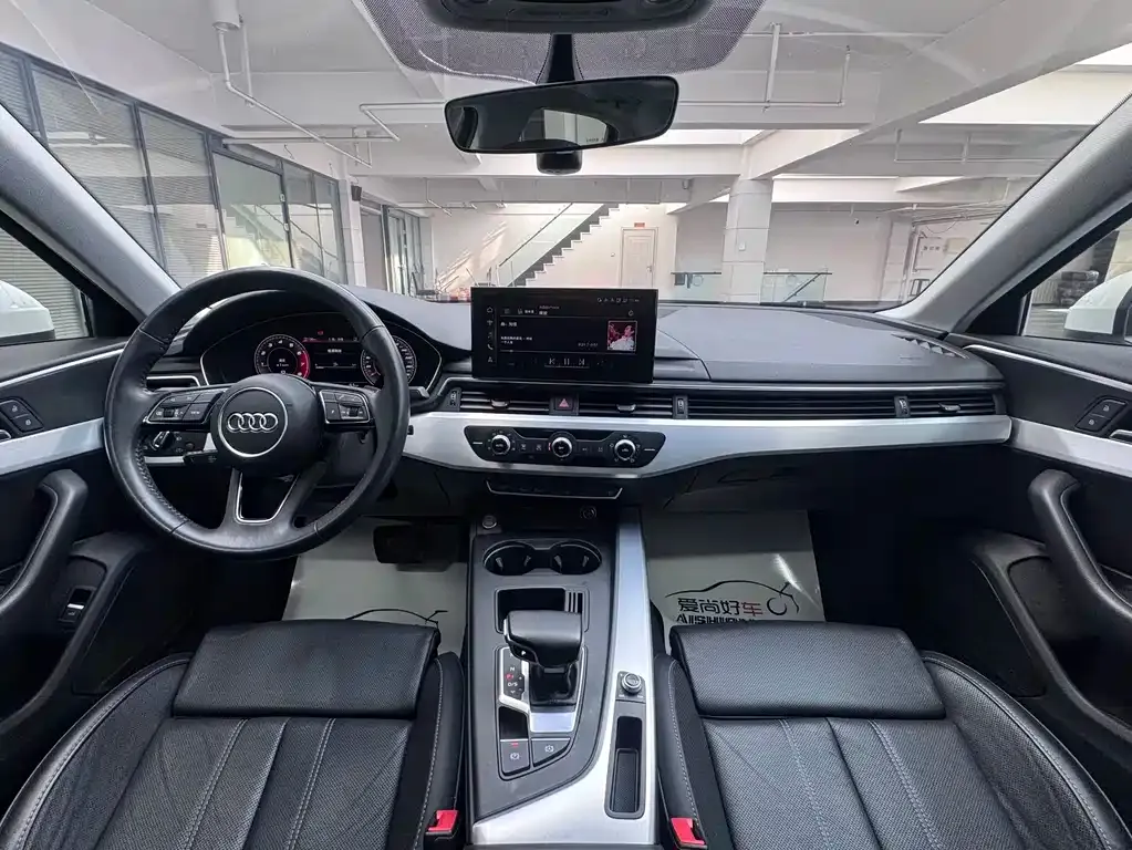 Audi A4L 2021 из CN, фото 4