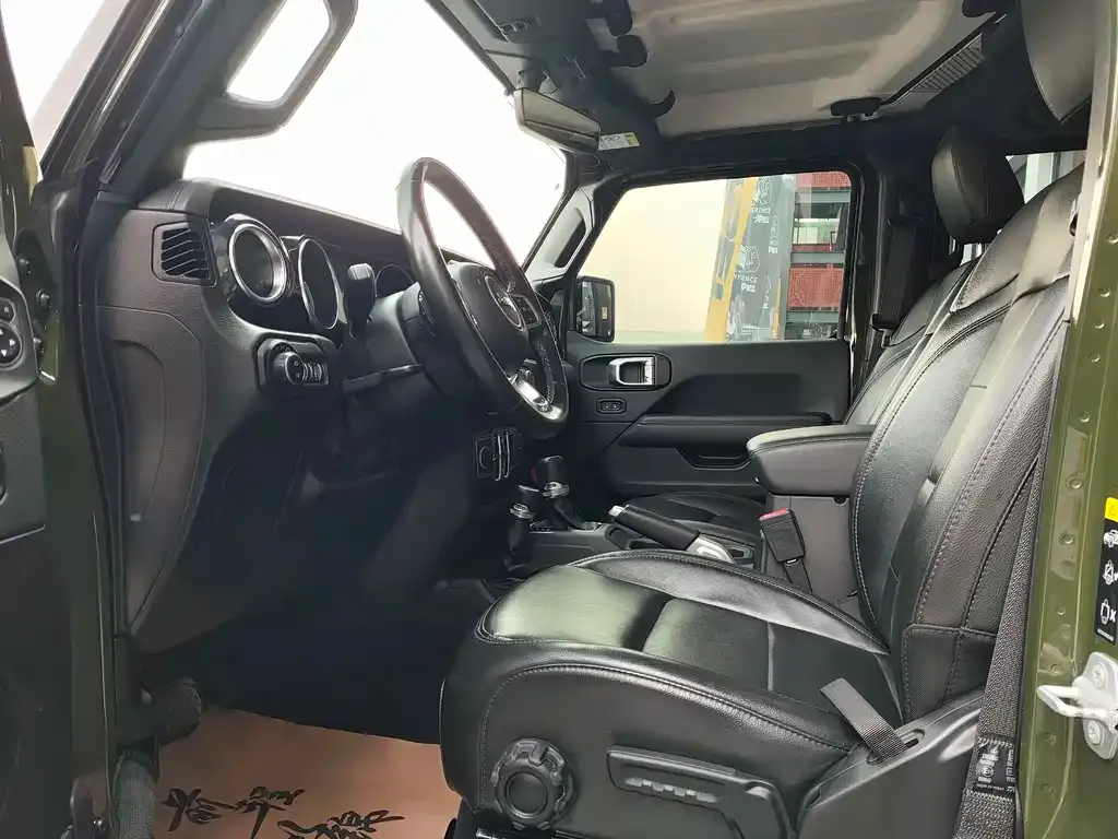 Jeep Wrangler 2023 из CN, фото 9