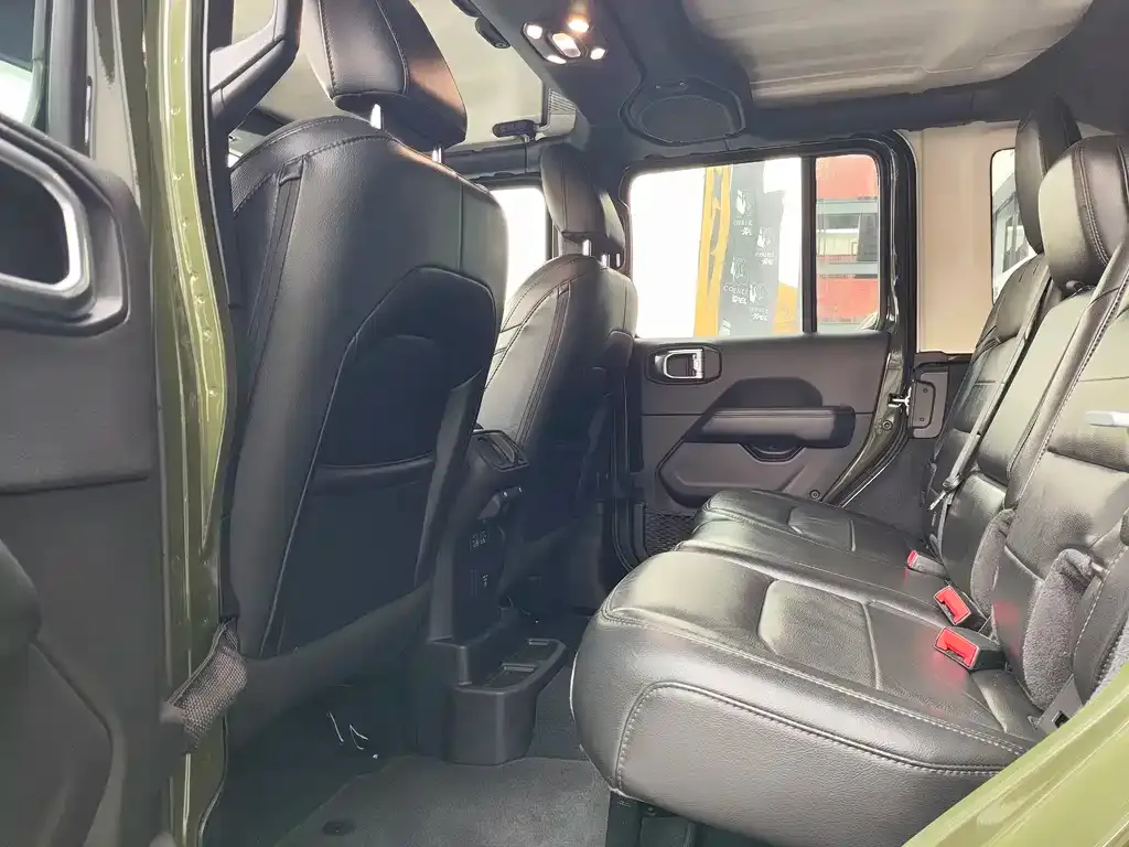 Jeep Wrangler 2023 из CN, фото 2