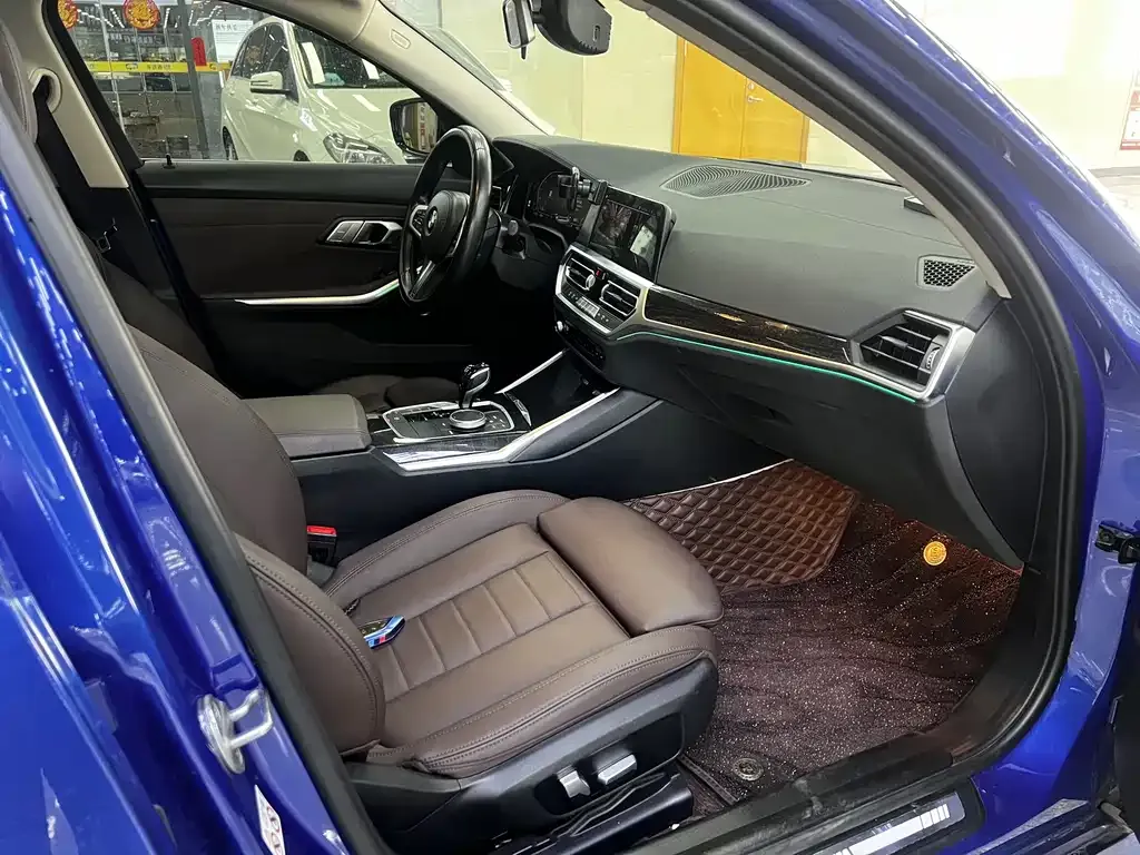 BMW 3 Series 2021 из CN, фото 3