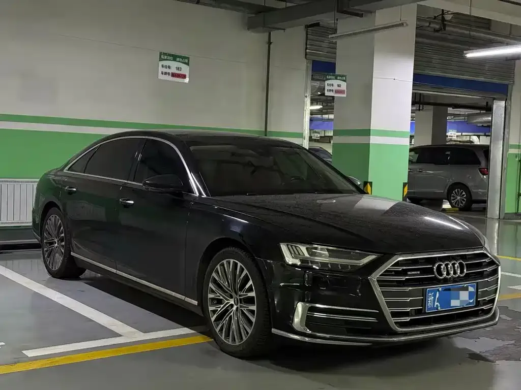 Audi A8 — фото 2