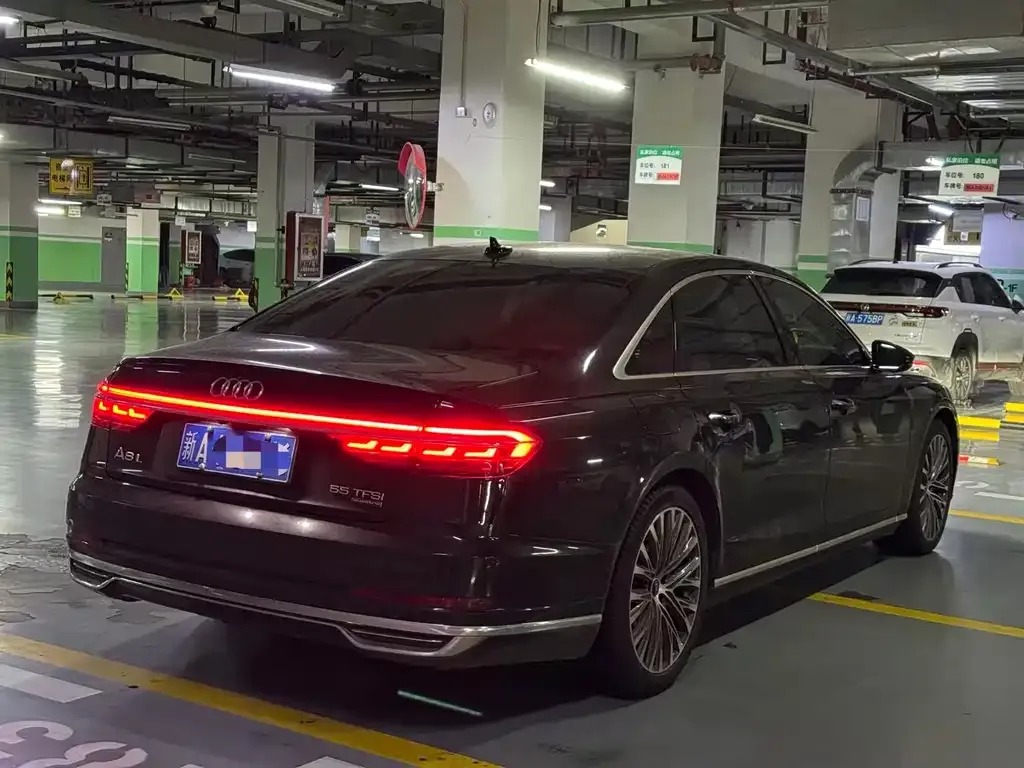 Audi A8 — фото 9