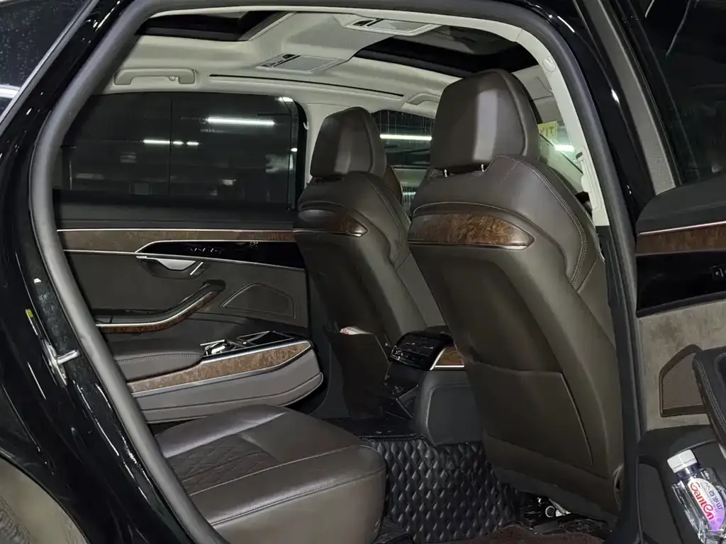 Audi A8 — фото 5
