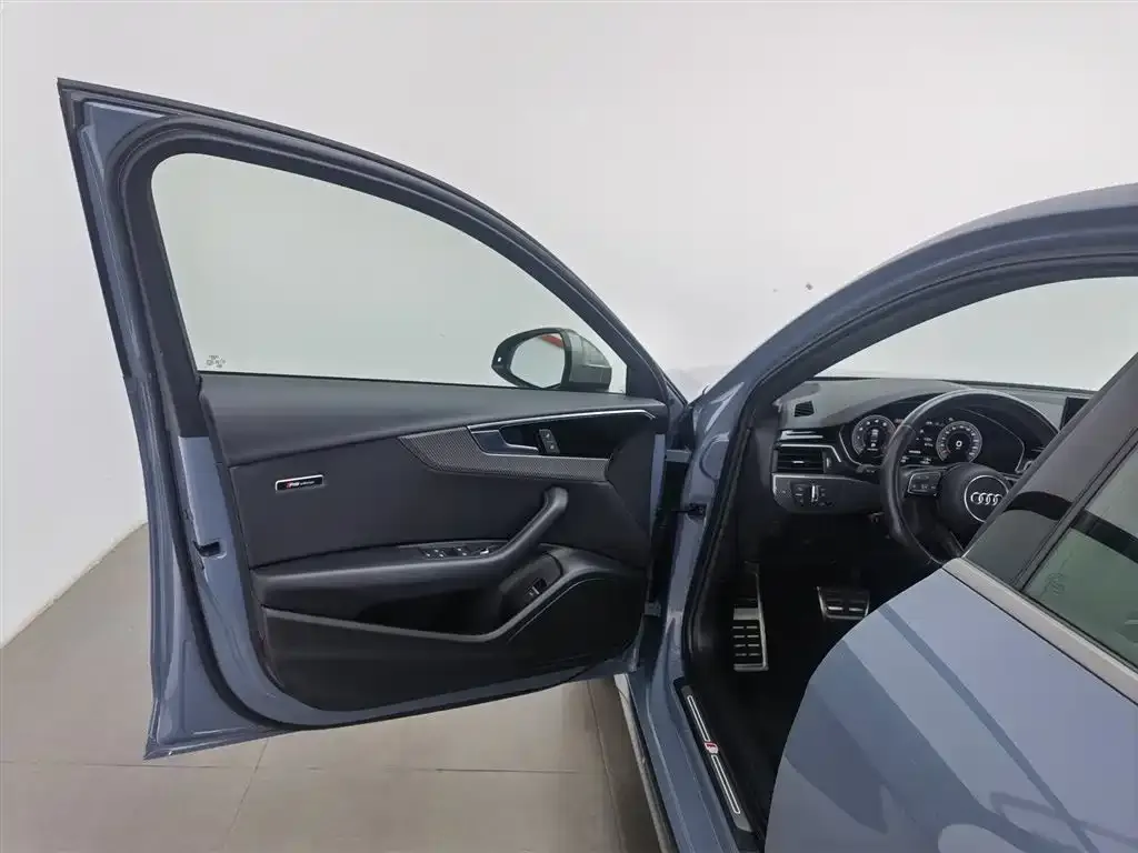 Audi A4L 2022 из CN, фото 2