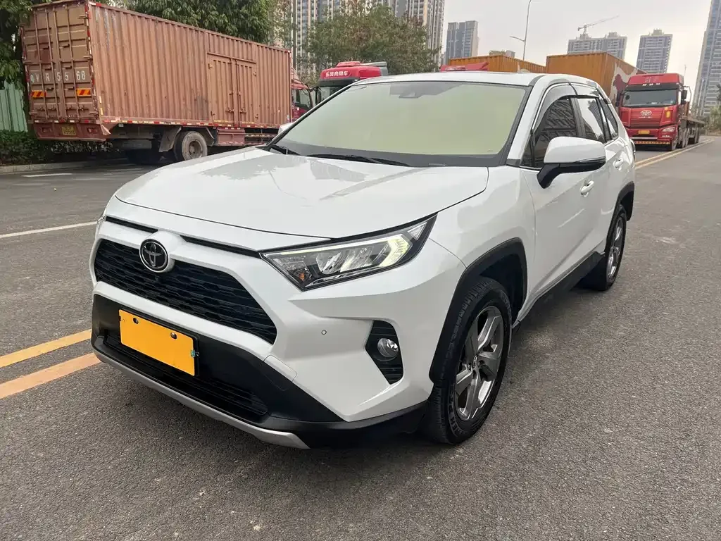 Toyota RAV4 2023 из CN, фото 1