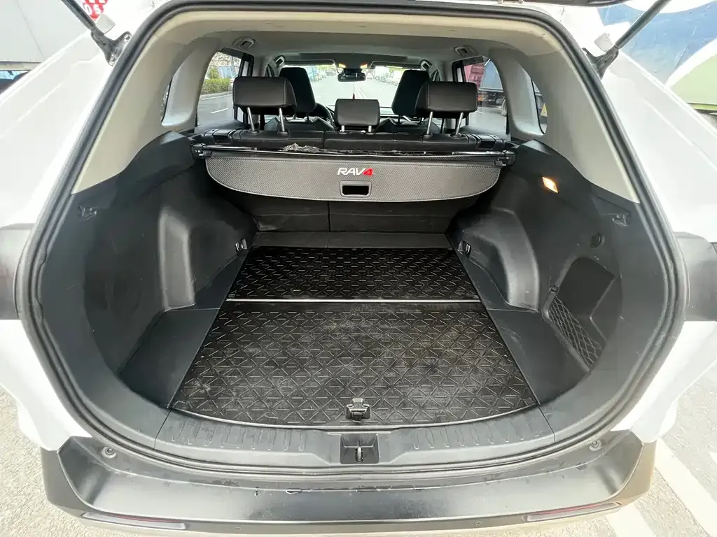 Toyota RAV4 2023 из CN, фото 3