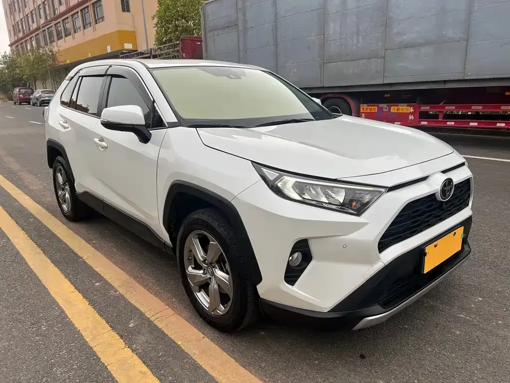 Toyota RAV4 2023 из CN, фото 2