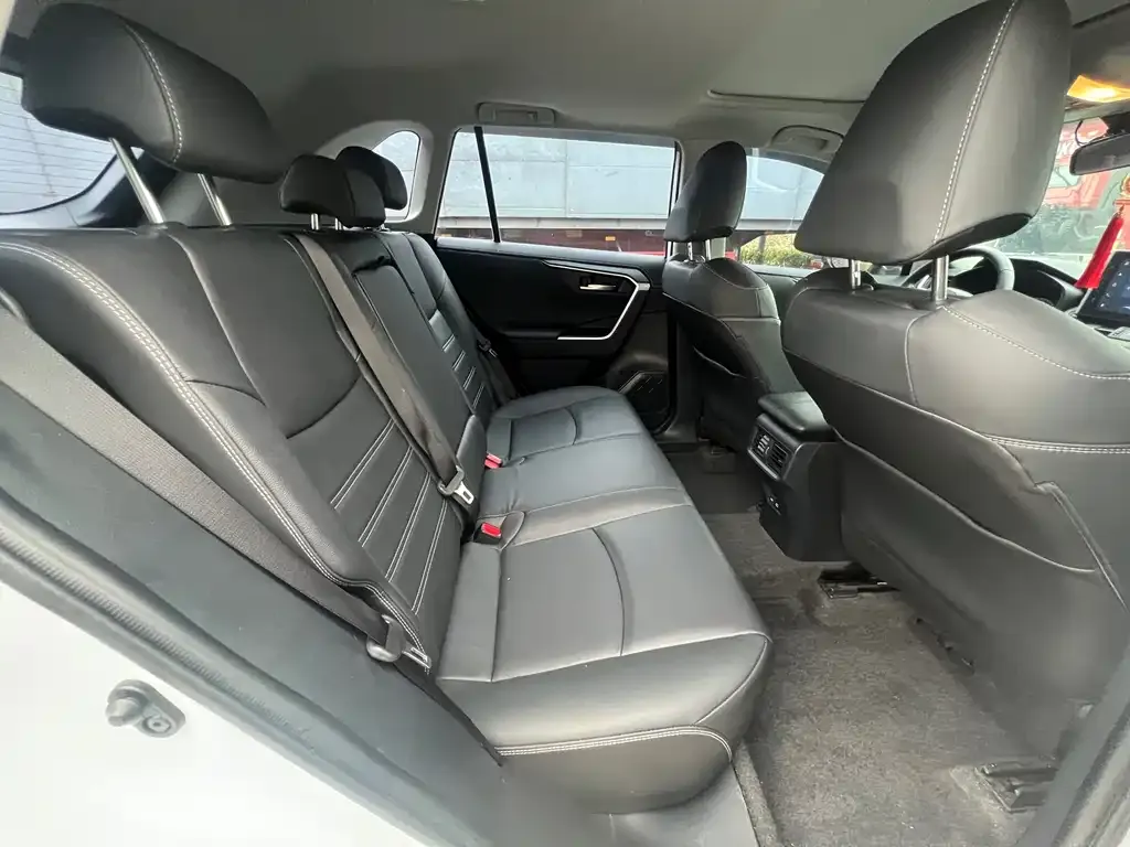 Toyota RAV4 2023 из CN, фото 8