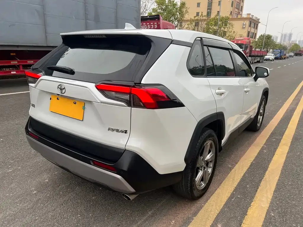 Toyota RAV4 2023 из CN, фото 7