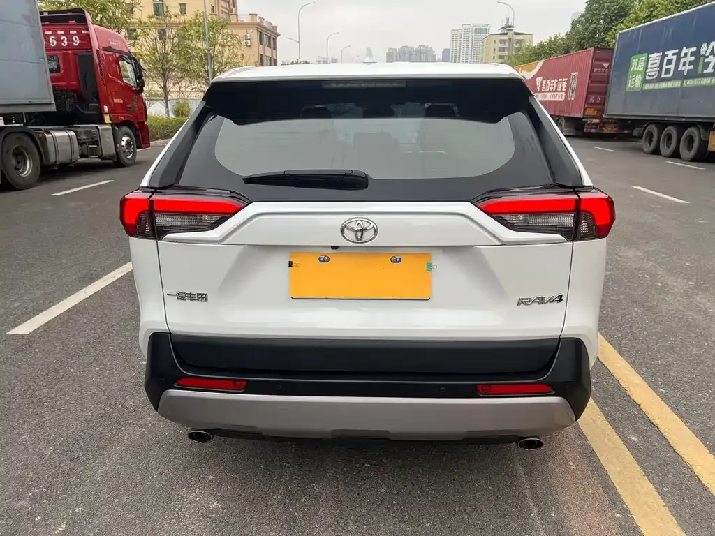 Toyota RAV4 2023 из CN, фото 6