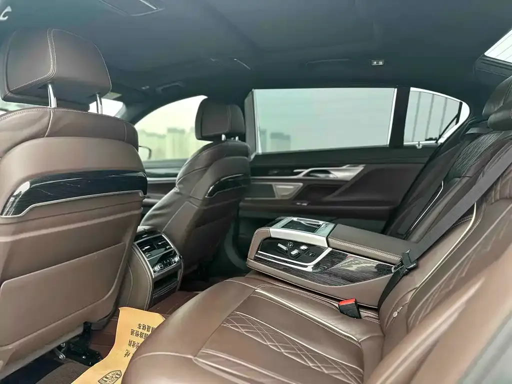 BMW 7 Series 2021 из CN, фото 4