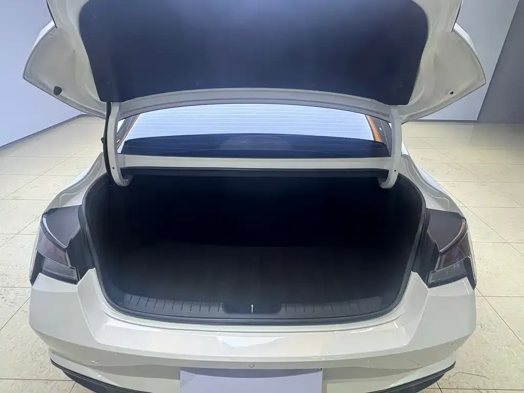 Hyundai Elantra 2022 из CN, фото 3