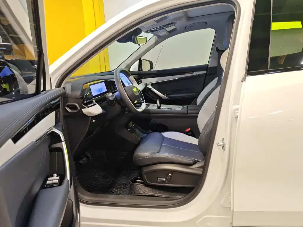Geely Boyue L 2025 из CN, фото 2