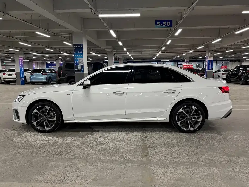 Audi A4L 2021 из CN, фото 6