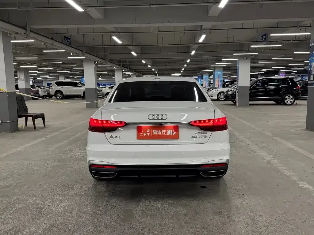 Audi A4L 2021 из CN, фото 4