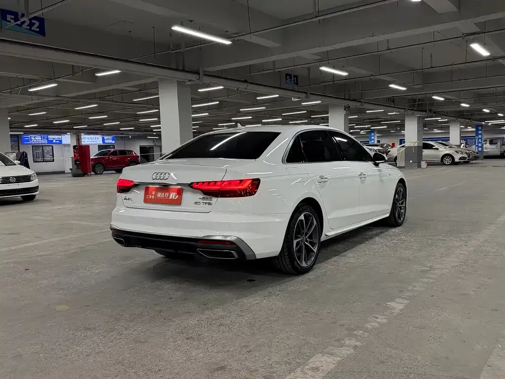 Audi A4L 2021 из CN, фото 5