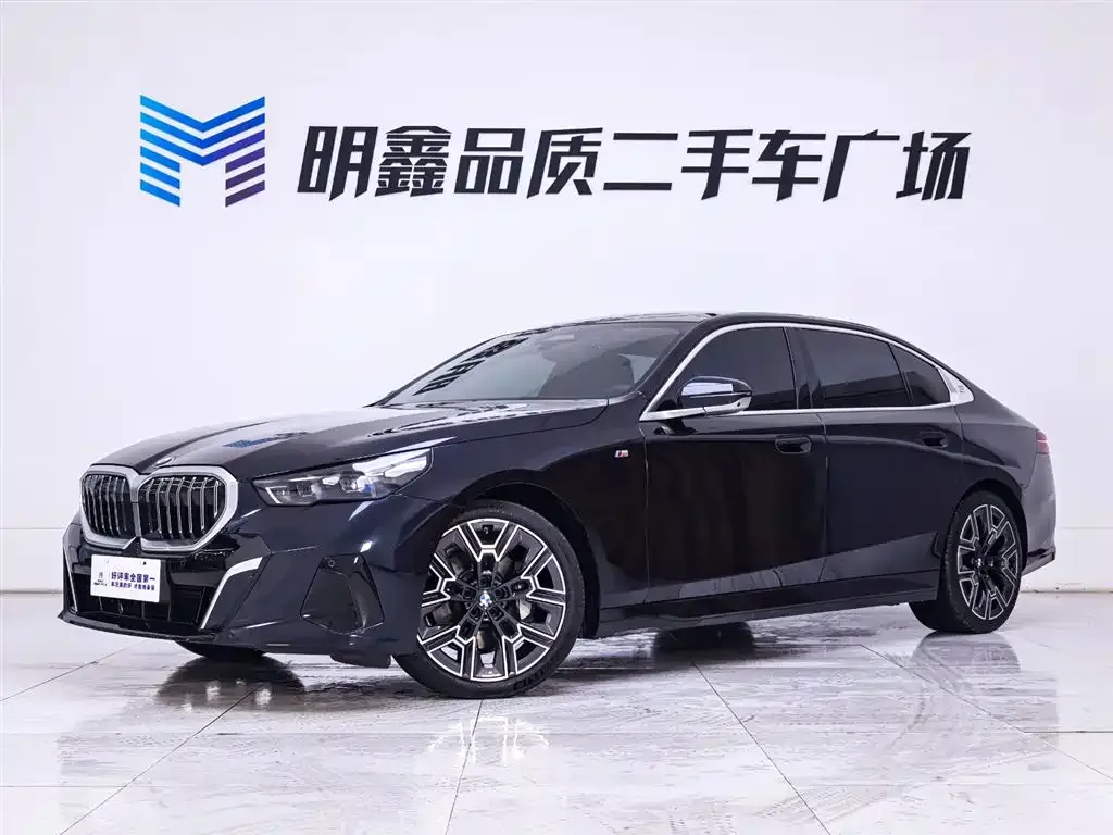BMW 5 Series 2025 из CN, фото 8