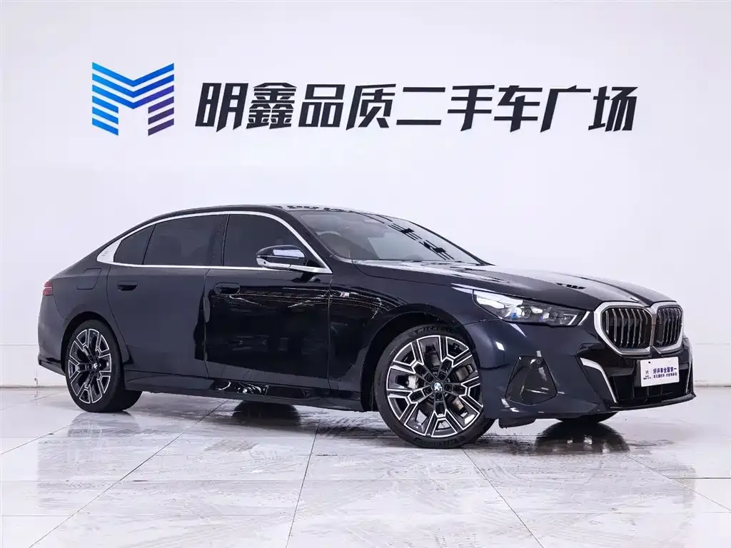 BMW 5 Series 2025 из CN, фото 4