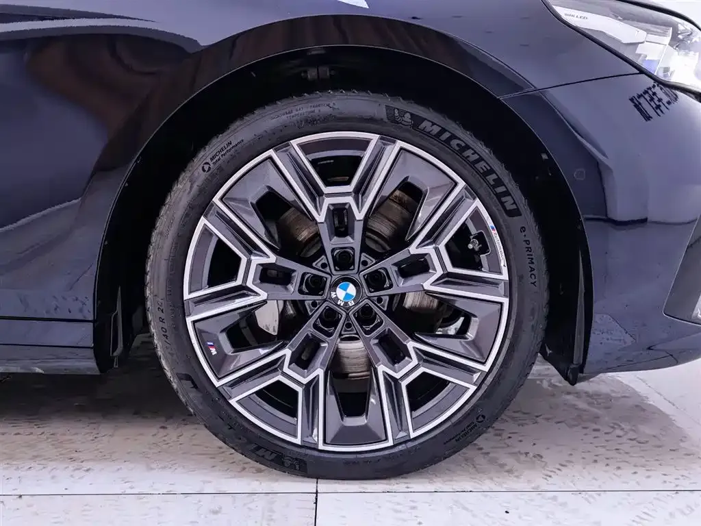 BMW 5 Series 2025 из CN, фото 6