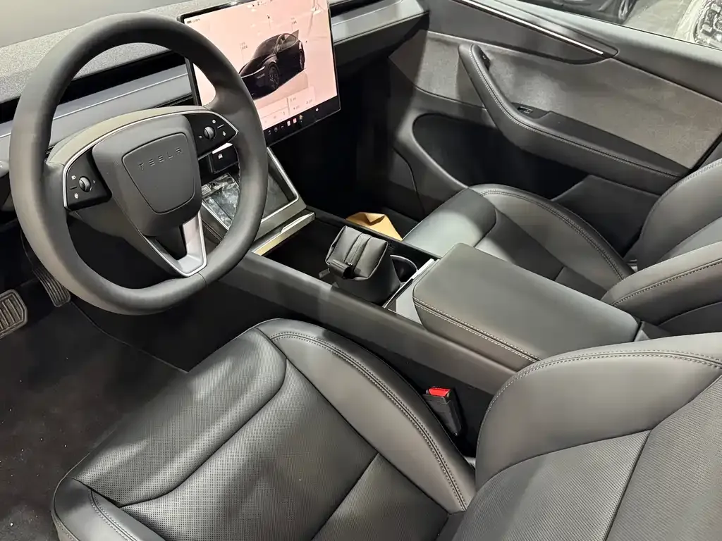 Tesla Model Y — фото 4