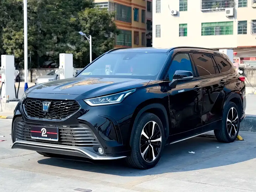 Toyota Crown Kluger 2022 из CN, фото 1